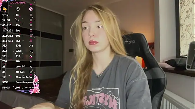 EvaCarter1 online show from October 21, 2025, 8:03 am