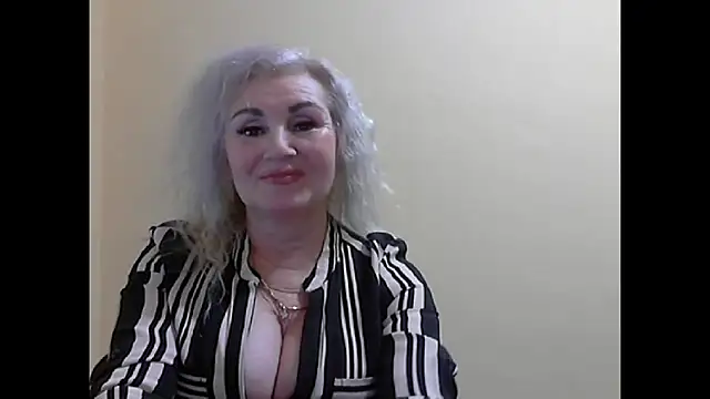 Snapshot of LadySexyBlond chatting on October 17, 2025, 11:23 am LadySexyBlond online show from October 17, 2025, 11:23 am