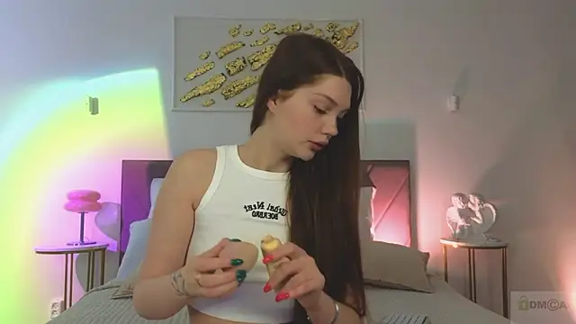 Nicole Broown  online show from February 7, 2026, 9:12 pm