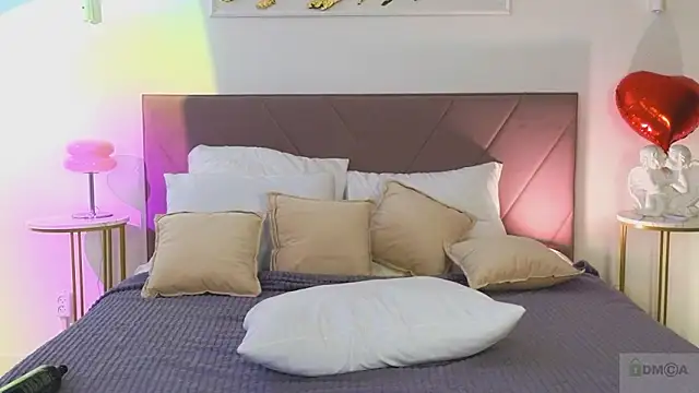 Nicole Broown  online show from February 20, 2026, 9:17 pm