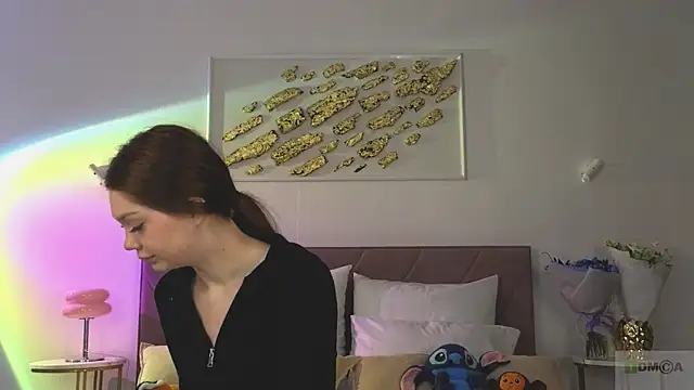 Nicole Broown  online show from November 27, 2025, 9:37 pm