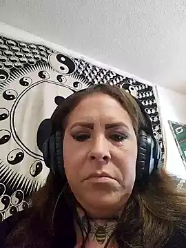 Queenbz1979 online show from September 26, 2025, 8:27 pm