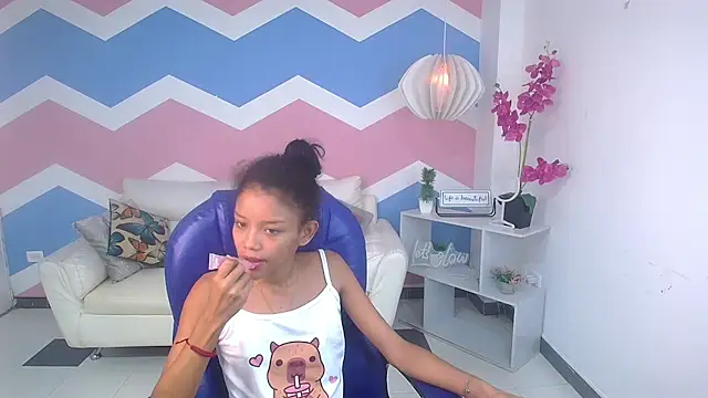 adisson petite1 online show from October 7, 2025, 12:17 pm