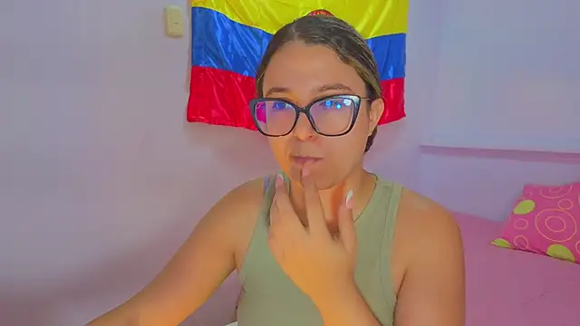 Snapshot of katiaa_lovv chatting on June 3, 2026, 2:33 pm katiaa lovv online show from June 3, 2026, 2:33 pm