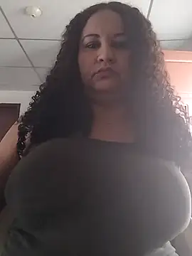 MEYBELLATINA online show from October 10, 2025, 8:42 pm