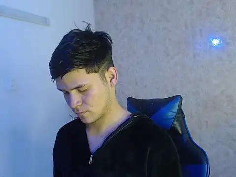 Aaron Foxxx online show from October 22, 2025, 1:21 pm