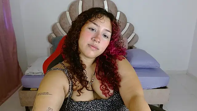 BlueeVelvet online show from October 4, 2025, 5:58 pm
