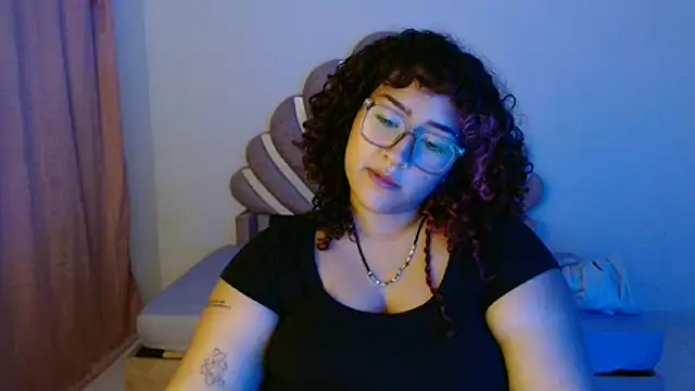 BlueeVelvet online show from October 7, 2025, 3:18 am