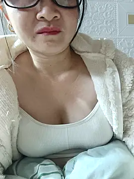 Snapshot of Paul-paul11 chatting on December 18, 2025, 12:16 am Paul-paul11 online show from December 18, 2025, 12:16 am