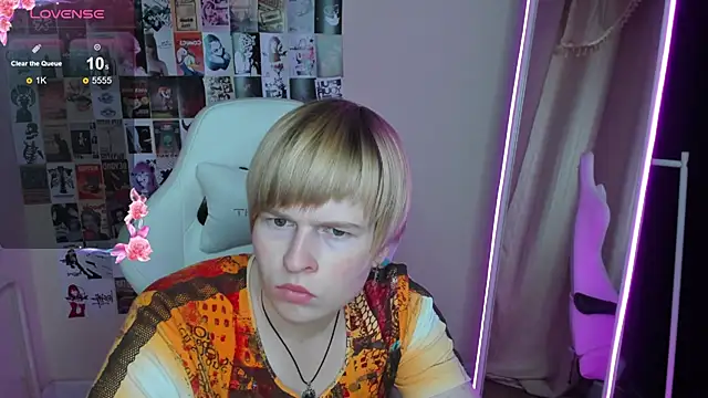 Cattie w  online show from November 19, 2025, 1:38 am