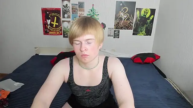 Cattie w  online show from April 14, 2026, 1:10 am