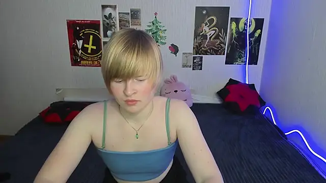 Cattie w  online show from February 17, 2026, 1:14 am