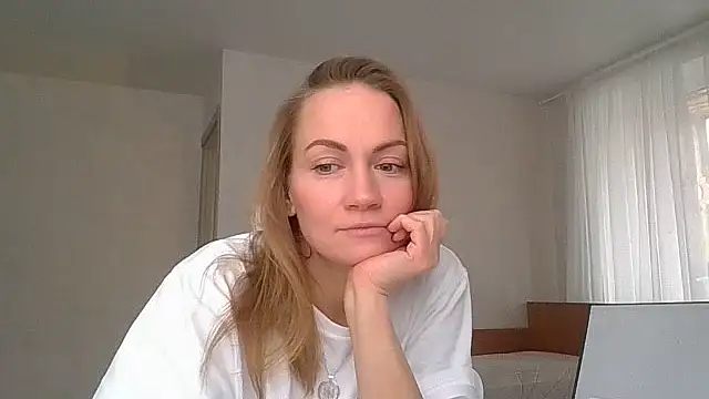 Snapshot of Thavione chatting on February 16, 2026, 10:36 am Thavione online show from February 16, 2026, 10:36 am