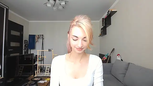 JillianBozak online show from September 28, 2025, 10:11 am