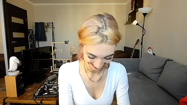 JillianBozak online show from October 3, 2025, 9:11 am