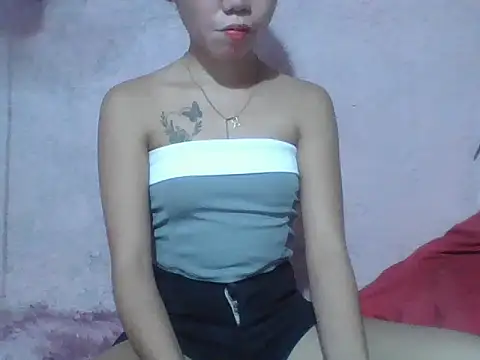 Snapshot of SweetPussie18x chatting on June 4, 2026, 7:24 am SweetPussie18x online show from June 4, 2026, 7:24 am