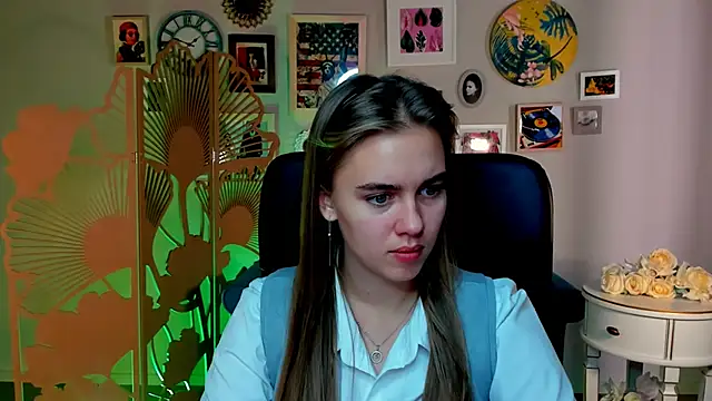 Snapshot of JuneWoods chatting on October 13, 2025, 6:26 am JuneWoods online show from October 13, 2025, 6:26 am