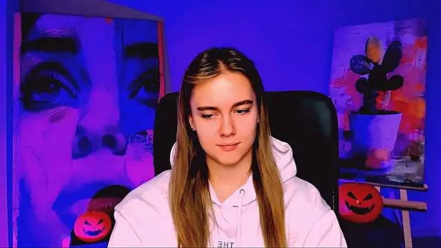 Snapshot of JuneWoods chatting on October 29, 2025, 6:34 am JuneWoods online show from October 29, 2025, 6:34 am