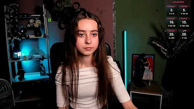 rebecca smile online show from December 1, 2025, 3:02 pm