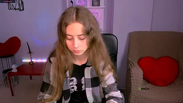 rebecca smile online show from November 8, 2025, 1:14 pm