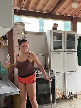 Snapshot of larj021bb chatting on November 14, 2025, 1:37 pm larj021bb online show from November 14, 2025, 1:37 pm