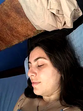 Snapshot of larj021bb chatting on November 5, 2025, 6:33 pm larj021bb online show from November 5, 2025, 6:33 pm