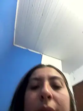 Snapshot of larj021bb chatting on January 6, 2026, 8:46 pm larj021bb online show from January 6, 2026, 8:46 pm