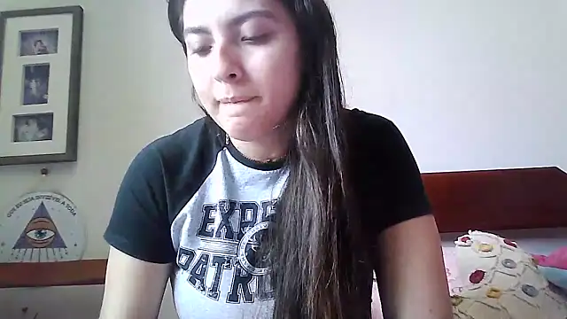 Snapshot of larj021bb chatting on November 11, 2025, 12:22 pm larj021bb online show from November 11, 2025, 12:22 pm