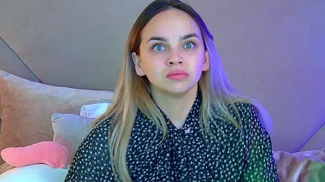 Snapshot of AnitaVenture chatting on October 11, 2025, 4:41 pm AnitaVenture online show from October 11, 2025, 4:41 pm