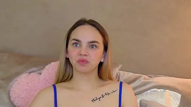 Snapshot of AnitaVenture chatting on October 22, 2025, 5:18 am AnitaVenture online show from October 22, 2025, 5:18 am