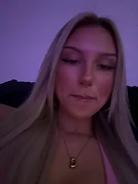 blondeeee online show from April 25, 2026, 4:37 pm