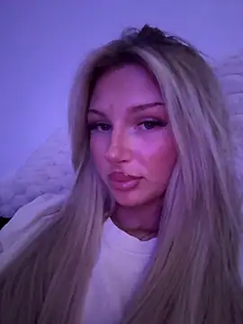 blondeeee online show from April 27, 2026, 4:49 pm