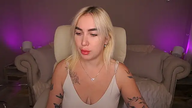 MariellaVi online show from September 25, 2025, 12:33 pm