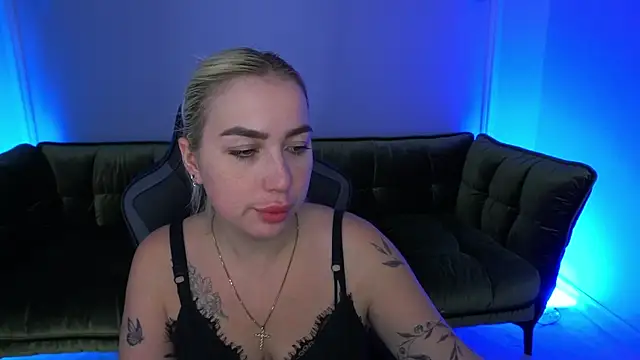 MariellaVi online show from September 30, 2025, 6:52 am
