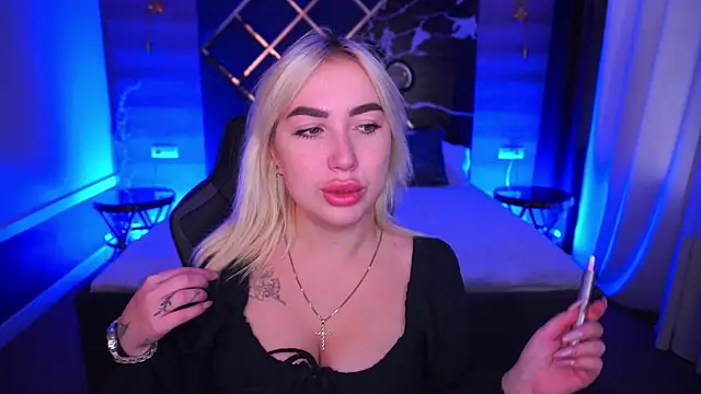 MariellaVi online show from October 4, 2025, 12:39 pm
