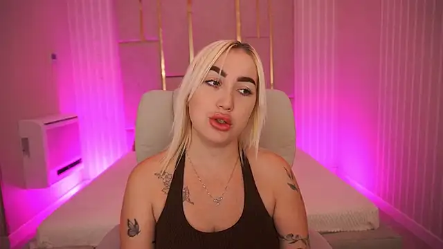 MariellaVi online show from September 26, 2025, 12:34 pm