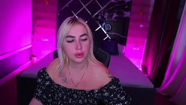 MariellaVi online show from October 2, 2025, 12:41 pm