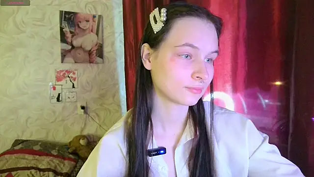 Snapshot of LolaVibe chatting on November 11, 2025, 7:41 pm LolaVibe online show from November 11, 2025, 7:41 pm