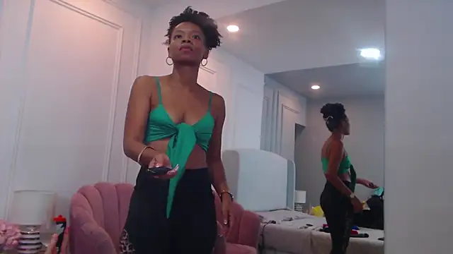 ChantalGarner online show from October 22, 2025, 12:37 pm