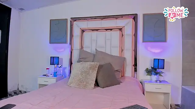 Snapshot of Violeta_dh chatting on November 25, 2025, 12:05 pm Violeta dh online show from November 25, 2025, 12:05 pm