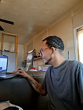 ThrowedWorldWide online show from December 3, 2025, 2:38 pm