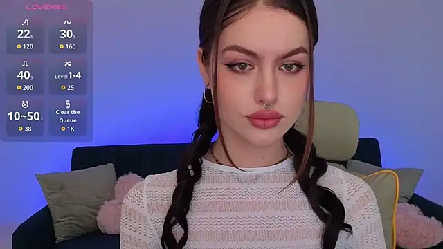 Snapshot of Mira_Belle chatting on September 28, 2025, 1:18 pm Mira Belle online show from September 28, 2025, 1:18 pm