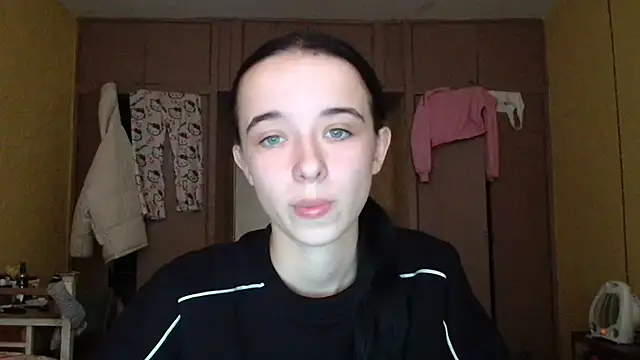 Emilia Light online show from November 23, 2025, 9:08 am