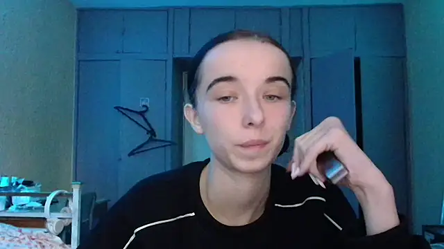 Emilia Light online show from October 17, 2025, 8:39 am