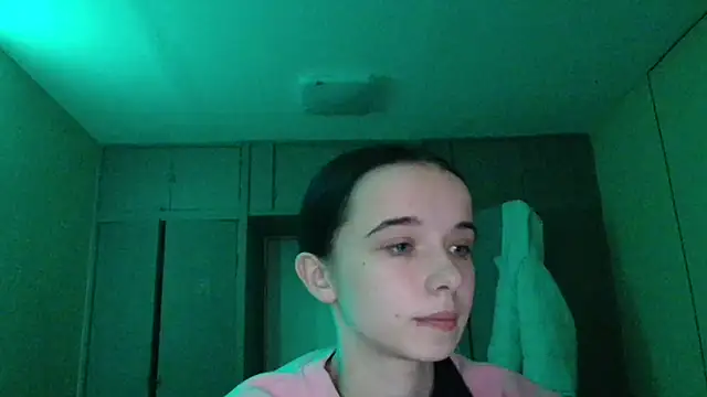 Emilia Light online show from December 4, 2025, 7:51 am