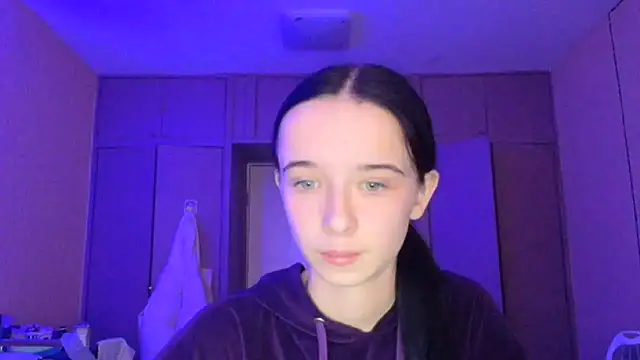 Emilia Light online show from November 14, 2025, 6:39 am