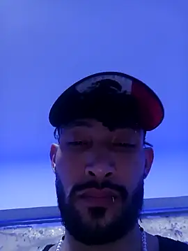 Snapshot of kingbickcockDn chatting on October 17, 2025, 6:32 pm kingbickcockDn online show from October 17, 2025, 6:32 pm