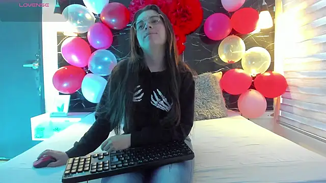 Snapshot of ZOE_LE chatting on February 14, 2026, 11:54 am ZOE LE online show from February 14, 2026, 11:54 am