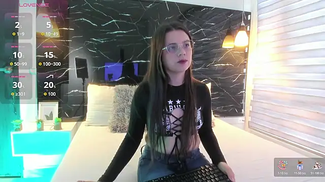 Snapshot of ZOE_LE chatting on November 10, 2025, 11:37 am ZOE LE online show from November 10, 2025, 11:37 am