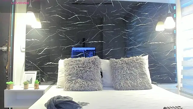 Snapshot of ZOE_LE chatting on February 2, 2026, 11:42 am ZOE LE online show from February 2, 2026, 11:42 am